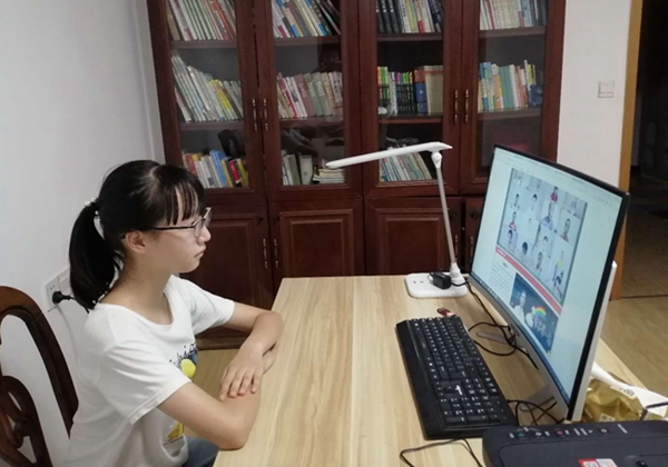 迎江区各校组织观看央视《开学第一课》加强思政教育