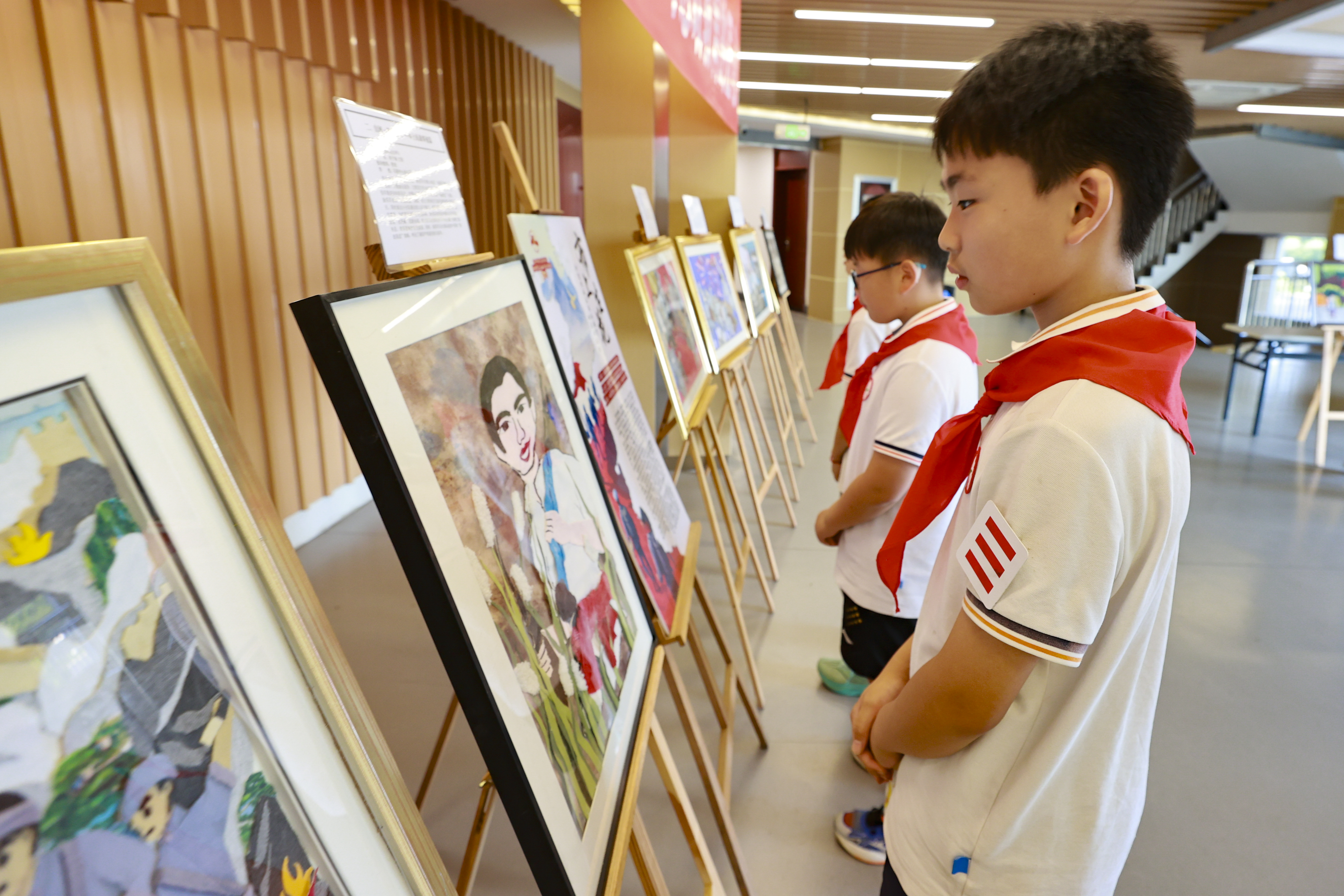 “布上生花——非遗传承与思政教育的匠心之约”艺术思政布贴展（抗战主题）.jpg