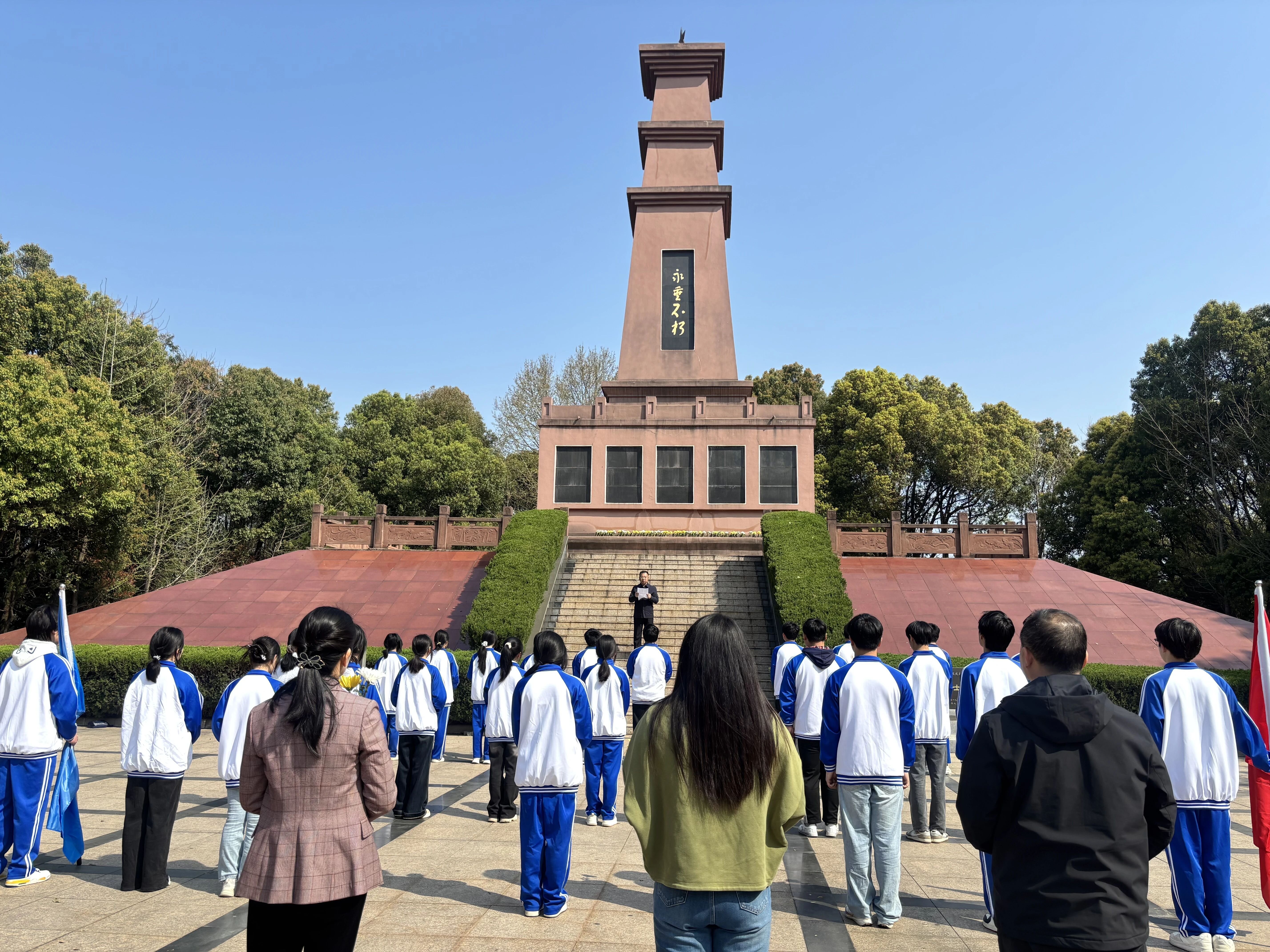 烈士陵园.jpg 烈士陵园.jpg