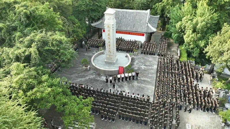 2025年9月3日上午，潜山野寨中学举行新生开学典礼.png
